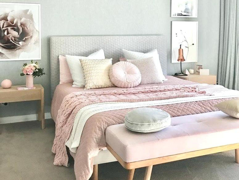 mẫu phòng ngủ màu hồng . 