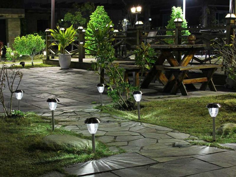 trụ đèn chiếu sáng sân vườn