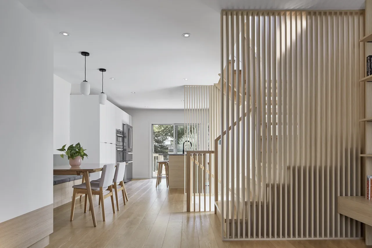 Vách Ngăn Tam Cấp Cầu Thang