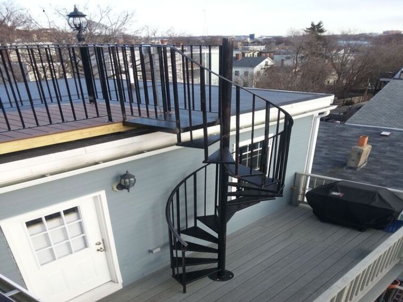 cầu thang lên tầng thượng