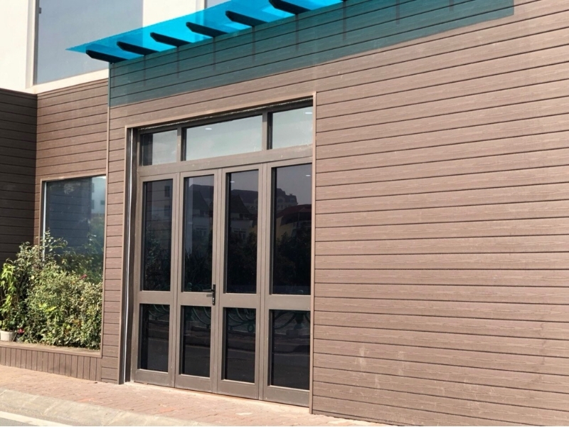 tấm nhựa ốp tường ngoài trời